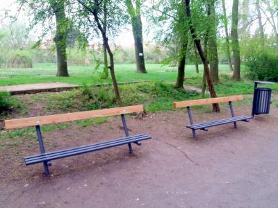 nové lavičky a koše