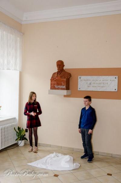 odhalení bysty