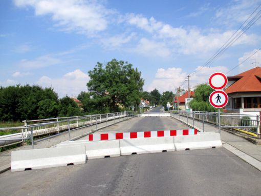 uzávěra mostu