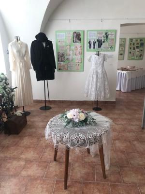 VÝSTAVA SVATEBNÍ ŠATŮ