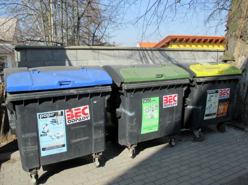 původní kontejnery na separovaný odpad